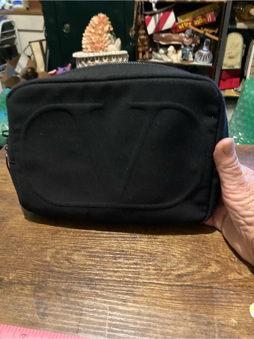 V make up pouch